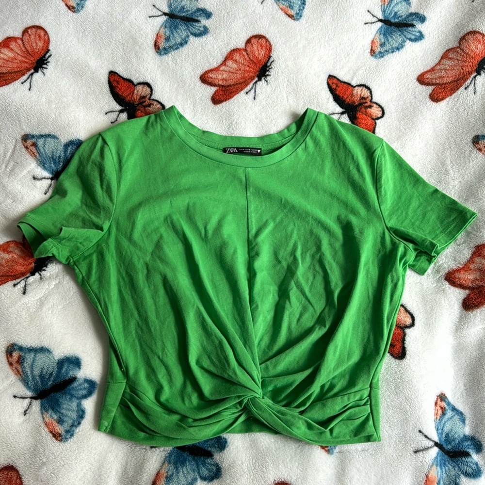 Zara shirt size M with scrunched bottom design NEVER WORN